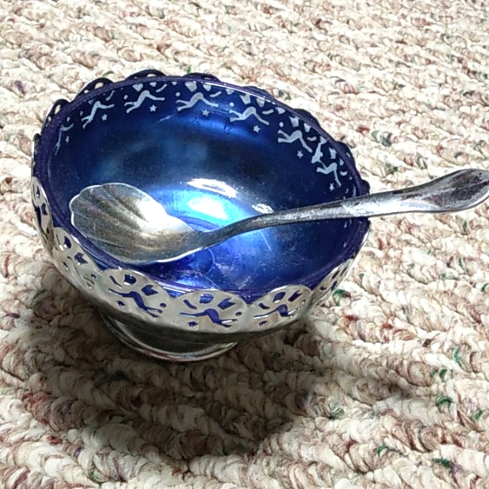 Vintage salt/sugar bowl and scalloped spoon